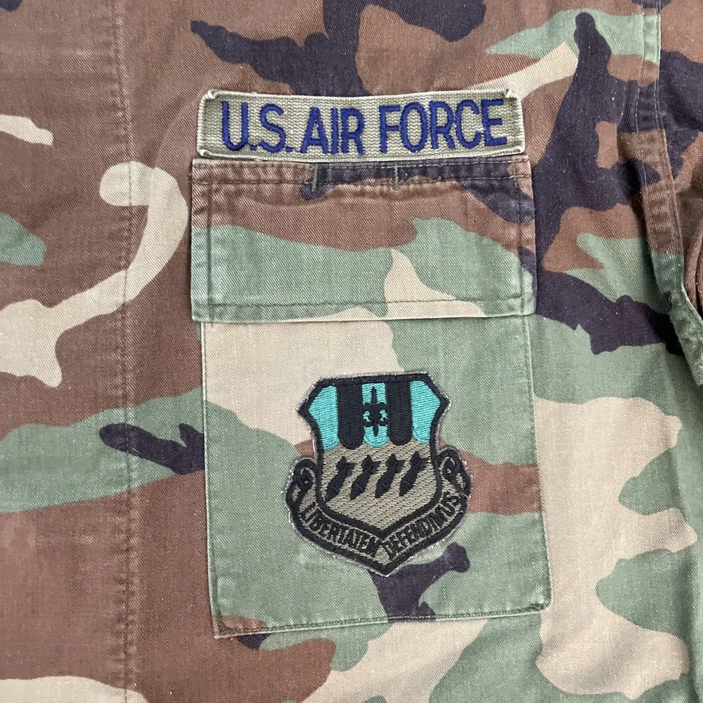 Vintage US Air Force Woodland Camo BDU Jacket Military Patches Mens Regular